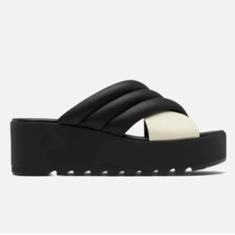 Sorel Cameron Flatform Puff Sandal Platform Slide  Black & White Leather